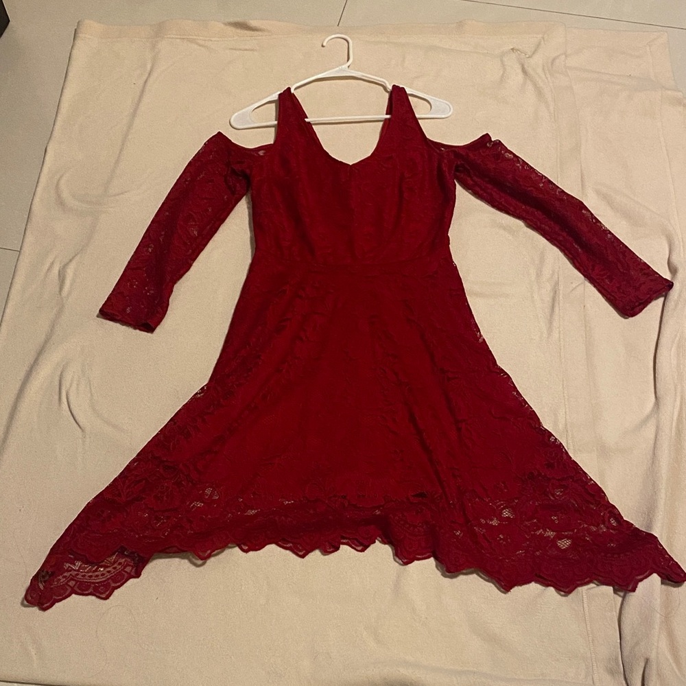 Elegant Red Lace Cold Shoulder Dress